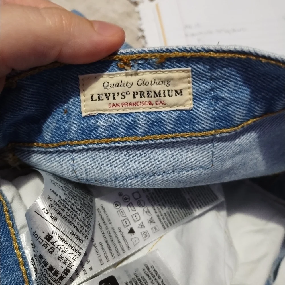 Levis Premium 501 Button Fly Raw Hem Destructed Beach Vacation Shorts Sz 29‎